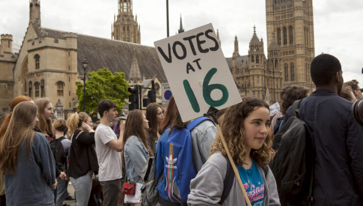 İngiltere’de tarihi seçim reformu: Oy kullanma yaşı 16’ya indi