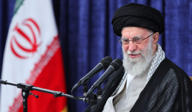 İran lideri Hamaney: ABD ve İsrail’e daha büyük darbeler indirebiliriz