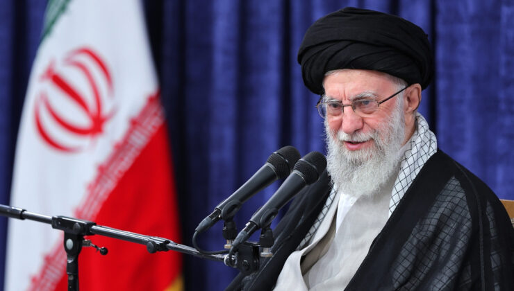 İran lideri Hamaney: ABD ve İsrail’e daha büyük darbeler indirebiliriz