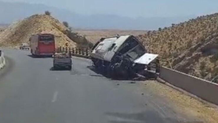 İran’da otobüs devrildi: 15 ölü, 27 yaralı