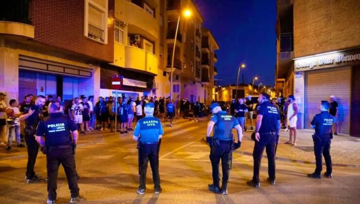 İspanya’da aşırı sağ gruplar ile göçmenler birbirine girdi