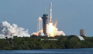 İsrail, SpaceX ile iletişim uydusunu uzaya fırlattı