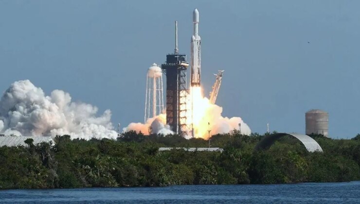 İsrail, SpaceX ile iletişim uydusunu uzaya fırlattı