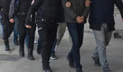 İstanbul’da yüksek sesle müzik dinleyen grup polise saldırdı: 10 gözaltı