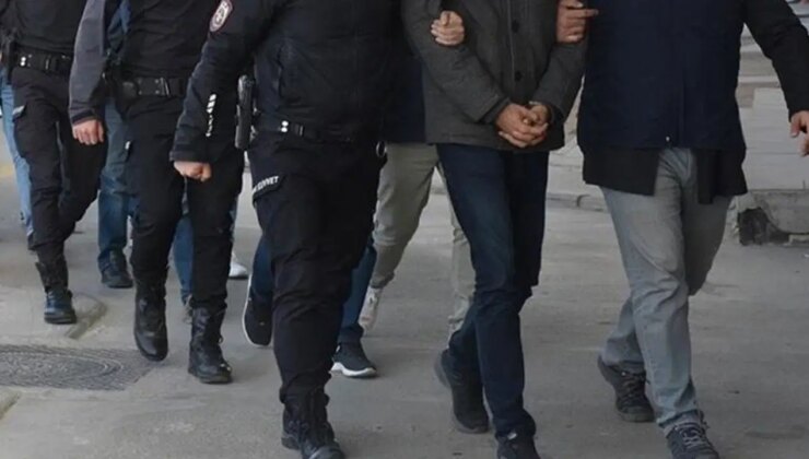 İstanbul’da yüksek sesle müzik dinleyen grup polise saldırdı: 10 gözaltı