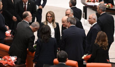 İşte, tatile giren TBMM’nin üçüncü yasama yılı karnesi! Her şey, Bahçeli’nin DEM Partililerle tokalaşmasıyla başladı…