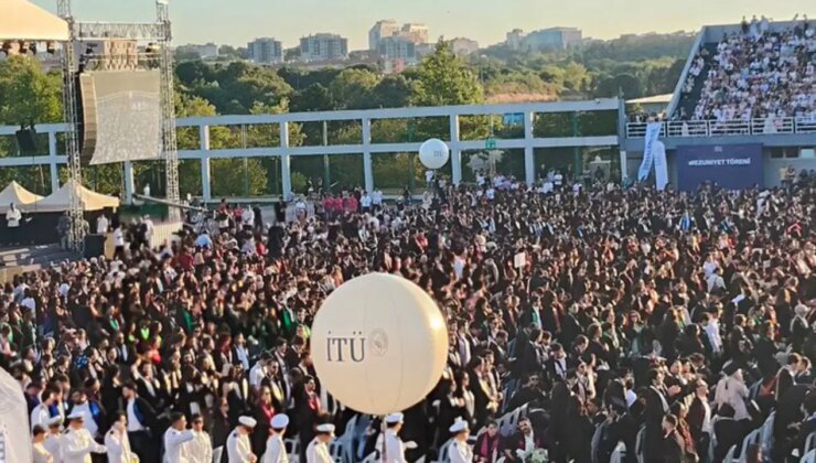 İTÜ mezuniyetinde protesto: Öğrenciler rektöre sırtını döndü