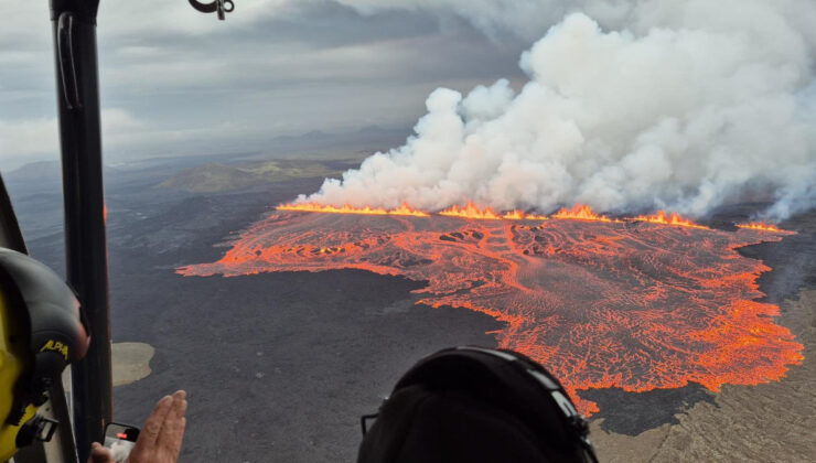 İzlanda’da yanardağ patlaması