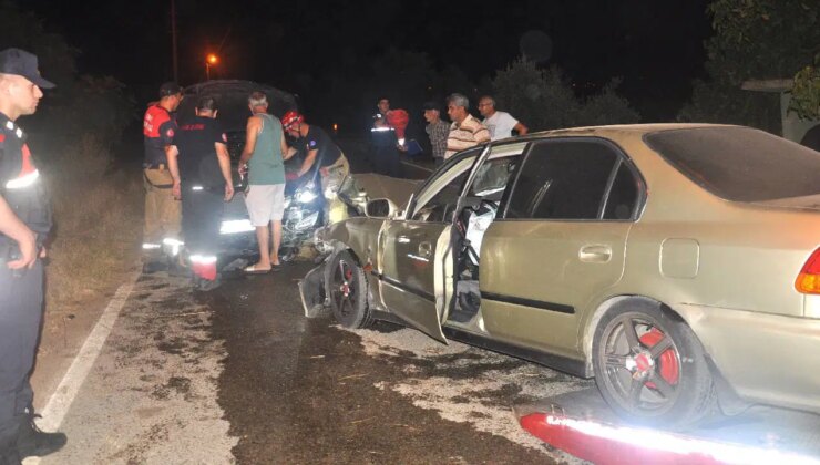İzmir’de feci kaza… İki otomobil çarpıştı: Yaralılar var!