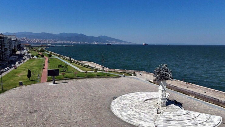 İzmir’de sıcak hava nedeniyle Kordon boş kaldı