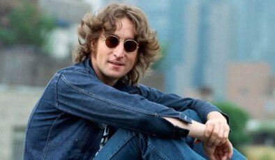 John Lennon’ın yazdığı aşk mektubu rekor fiyata açık artırmaya çıkarılıyor