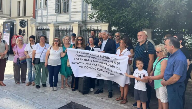 Kadıköy’de Lozan’ın 102. yılı kutlandı: ‘Biz Lozan’ın tarafıyız, Sevr’in değil!’