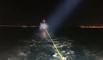 Kargo gemisi Çanakkale Boğazı’nda arızalandı!