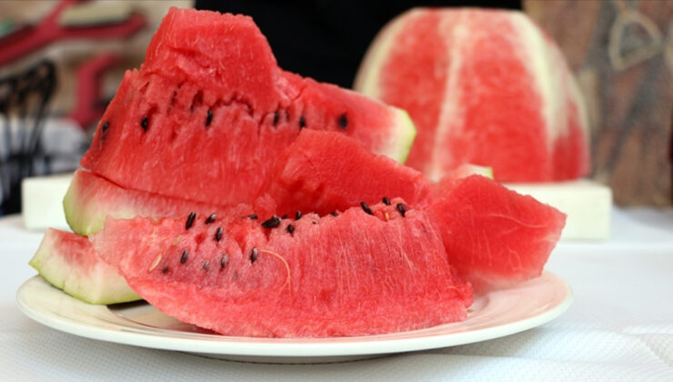 Karpuzun Tehlikeli Yüzü: Zehirlenmeye Sebep Oluyor…