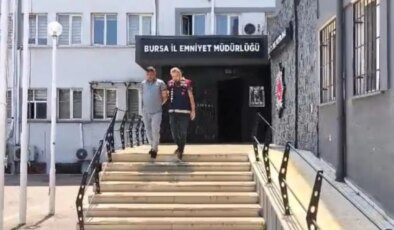 Kemal Sunal’ın ‘Deli Deli Küpeli’ filmi gerçek oldu: Kendisini kaymakam olarak tanıttı, onlarca kişiyi dolandırdı!