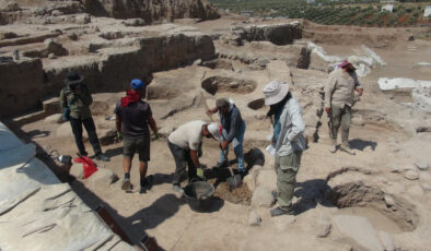 Kilis’teki Oylum Höyük’te, sıcak havaya rağmen kazı çalışmaları sürüyor