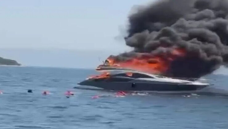 Kınalıada açıklarında 12 yolcunun bulunduğu teknede yangın