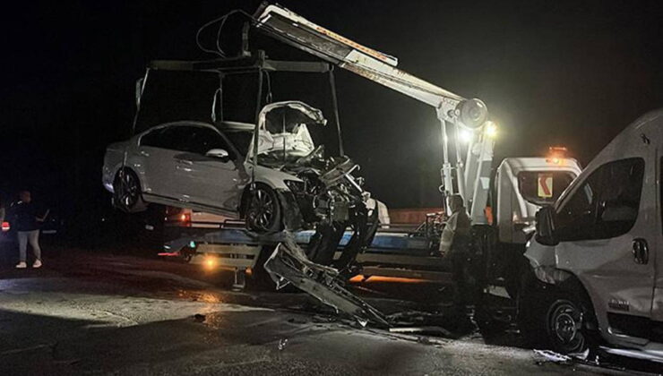 Kocaeli’de faciadan dönüldü! Servis minibüsü ile otomobil çarpıştı: 10 yaralı