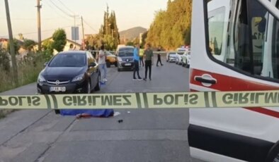 Kocaeli’nde sokak ortasında kanlı hesaplaşma: Baba ile oğlu kurşunların hedefi oldu!