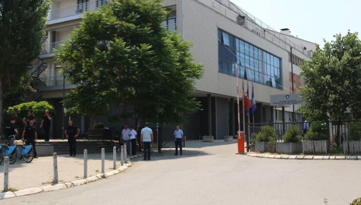 Kosova Meclisi’nde bomba alarmı: Bina tahliye edildi!