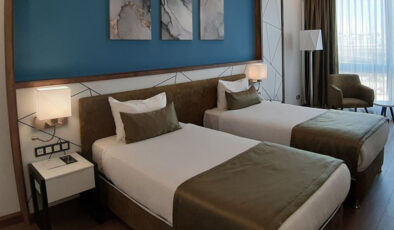 Kötü kokan konaklama yerinde kalmadı, parasının yarısını iade aldı