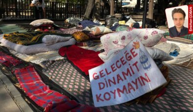 Köylüler, zeytinliklerin talana açılmasını öngören yasa teklifini protesto ediyor: ‘Devlet şimdi de gözünü yaşam hakkımıza dikti’