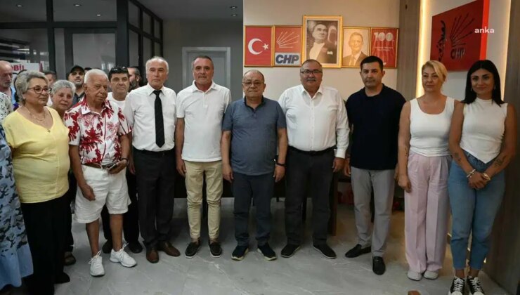 Kuşadası’nda tören: TEP’den topluca istifa edip CHP’ye geçtiler