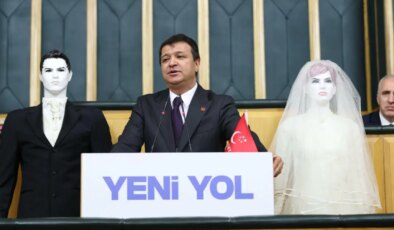 Mahmut Arıkan, kürsüye gelin ve damat mankeniyle çıktı: ‘Gençlerimiz seviyor ama evlenemiyor’