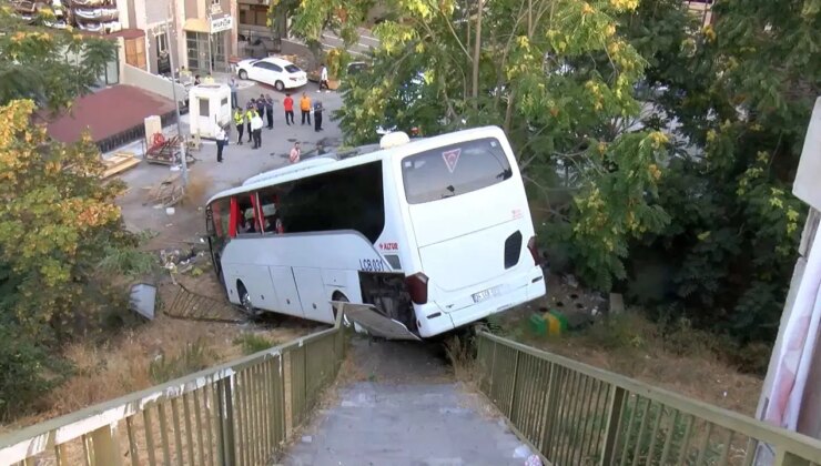 Maltepe’de havalimanına işçileri taşıyan servis şarampole uçtu: 8 yaralı