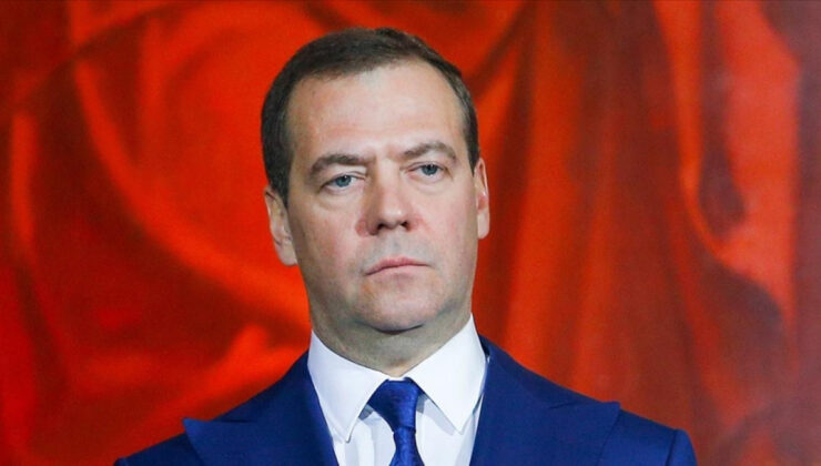 Medvedev’den Trump’a: Uykucu Joe’nun yolundan gitme