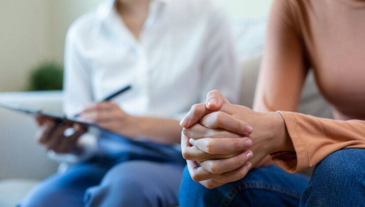 Mutluluğu yanlış yerlerde aradığınızı gösteren 10 işaret