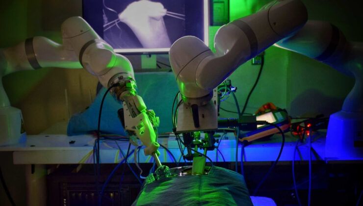 Otonom robot cerrah, ilk kez kendi başına ameliyat yaptı