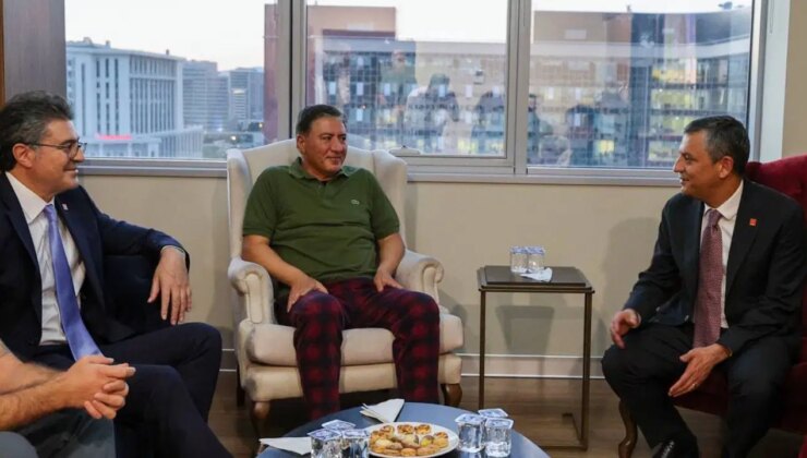 Özel Murat Emir’i tedavi gördüğü hastanede ziyaret etti