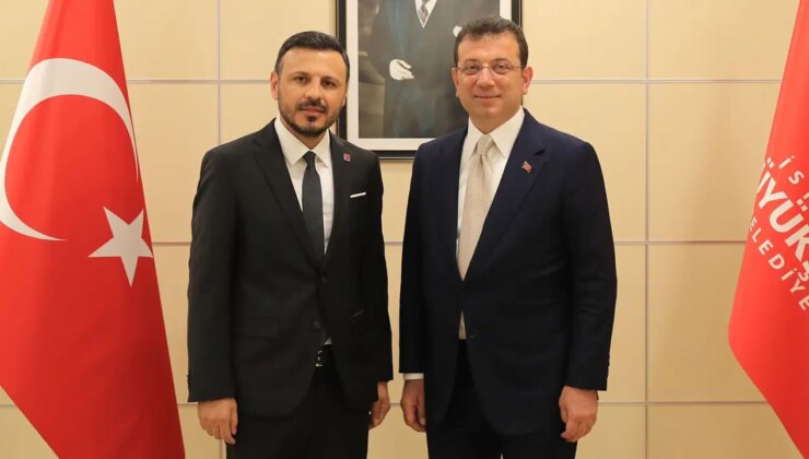 Özgür Çelik’ten pankart paylaşımı: ‘Onlar görünmesin derler, ODTÜ’lüler Devrim’de taşır resimlerini’