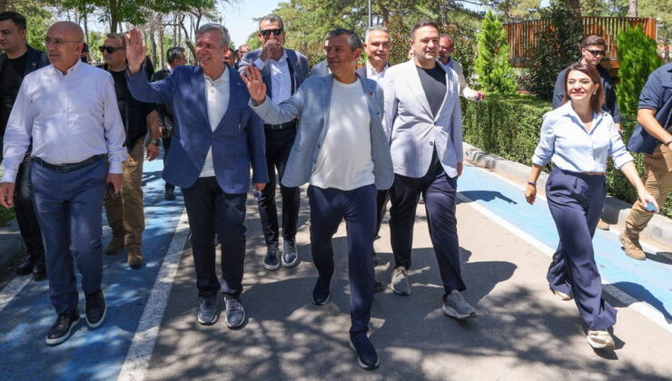 Özgür Özel, Mansur Yavaş ile birlikte Atatürk Çocukları ve Doğal Yaşam Parkı, Batıkent 2. Yüzyıl Parkı ve Gazi Parkı’nı gezdi