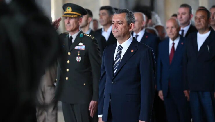 Özgür Özel’den Anıtkabir ziyareti… Özel deftere yazdı: Dikkat çeken ‘Lozan’ mesajı