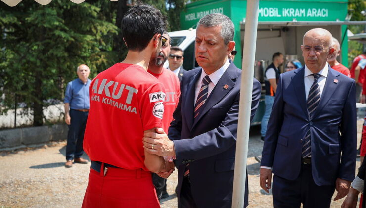 Özgür Özel’den yangında hayatını kaybeden gönüllüler için AKUT’a taziye ziyareti