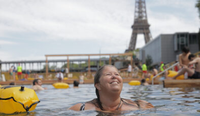 Paris’teki Seine Nehri’nde 100 yıl sonra yüzme dönemi başladı