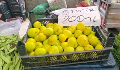 Pazara alışverişe gelen yurttaştan ‘incir’ isyanı: ‘Tanesi 12 liradan alamam, gücüm yetmez ki alayım’