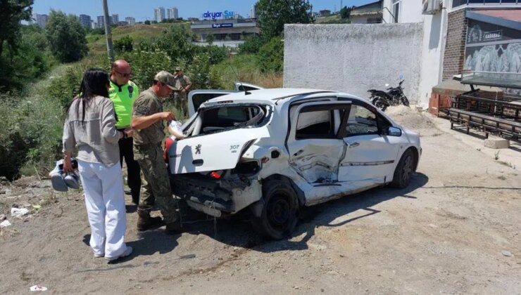 Polis aracı kaza yaptı: 2 polis ve 1 üsteğmen yaralandı