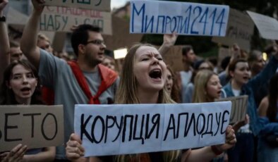 Protestolar Kiev’e geri adım attırdı