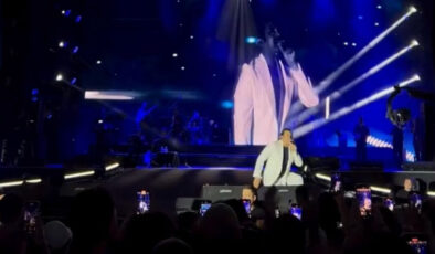 Şarkıcı Bayhan, Bursa’da şarkı söylerken yere düştü