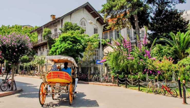 Şehirden kaçışın en güzel yolu: İstanbul Adalar rehberi