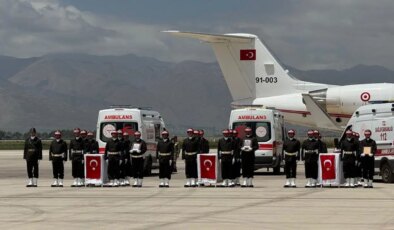 Şehit 6 asker için Hakkari’de tören