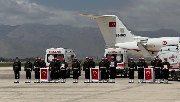 Şehit 6 asker için Hakkari’de tören