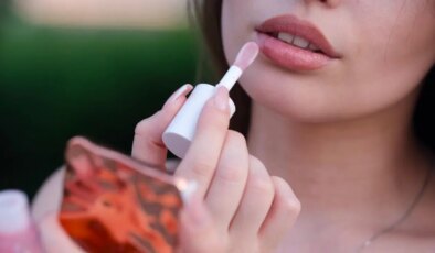 Sıcak havalarda bozulmayan makyaj için 5 etkili yöntem