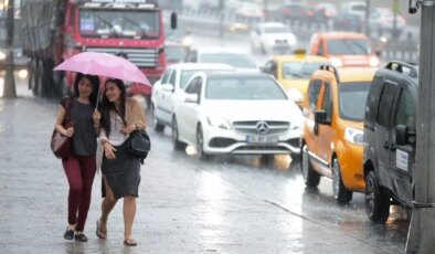 Sıcaktan bunalan İstanbullular’a yağmur müjdesi: Gök gürültülü sağanak yolda