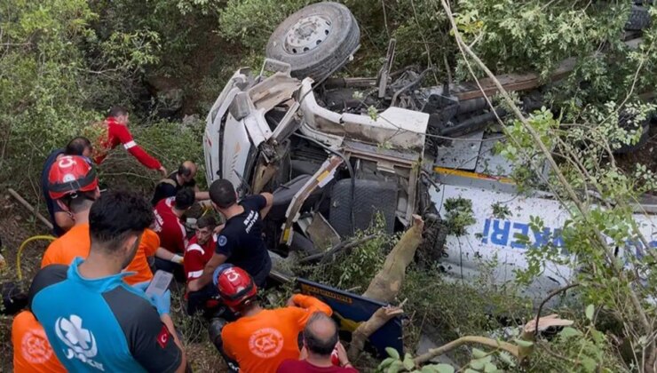 Son Dakika… Yangınla mücadele felakete döndü: Tanker uçuruma yuvarlandı, 1 ölü, 2 yaralı