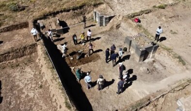 Süphan Dağı eteğindeki Kef Kalesi’nde 49 “fil ayağı” gün yüzüne çıkarıldı