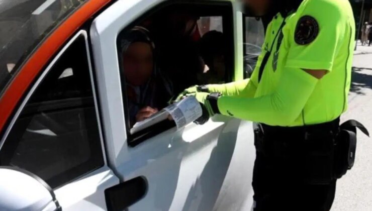 Sürücü ceza yedi, savunması pes dedirtti: ‘3 çocuk 1 kişi yapar’